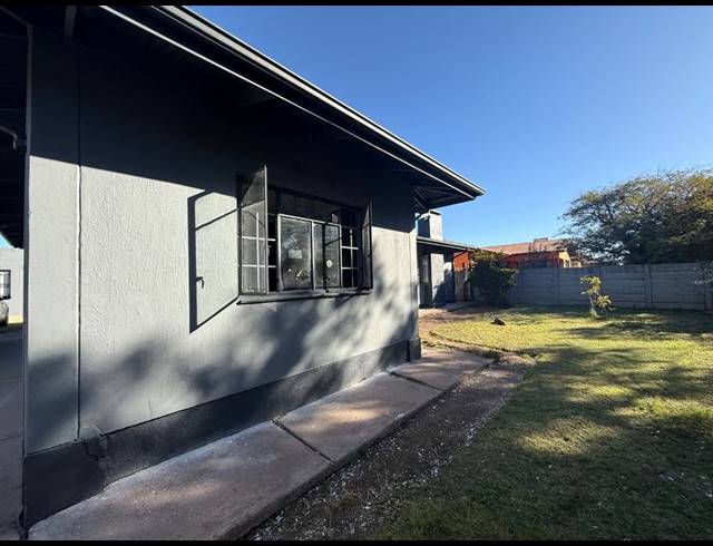 7 BEDROOM HOUSE FOR SALE IN VANDERBIJLPARK CW 4